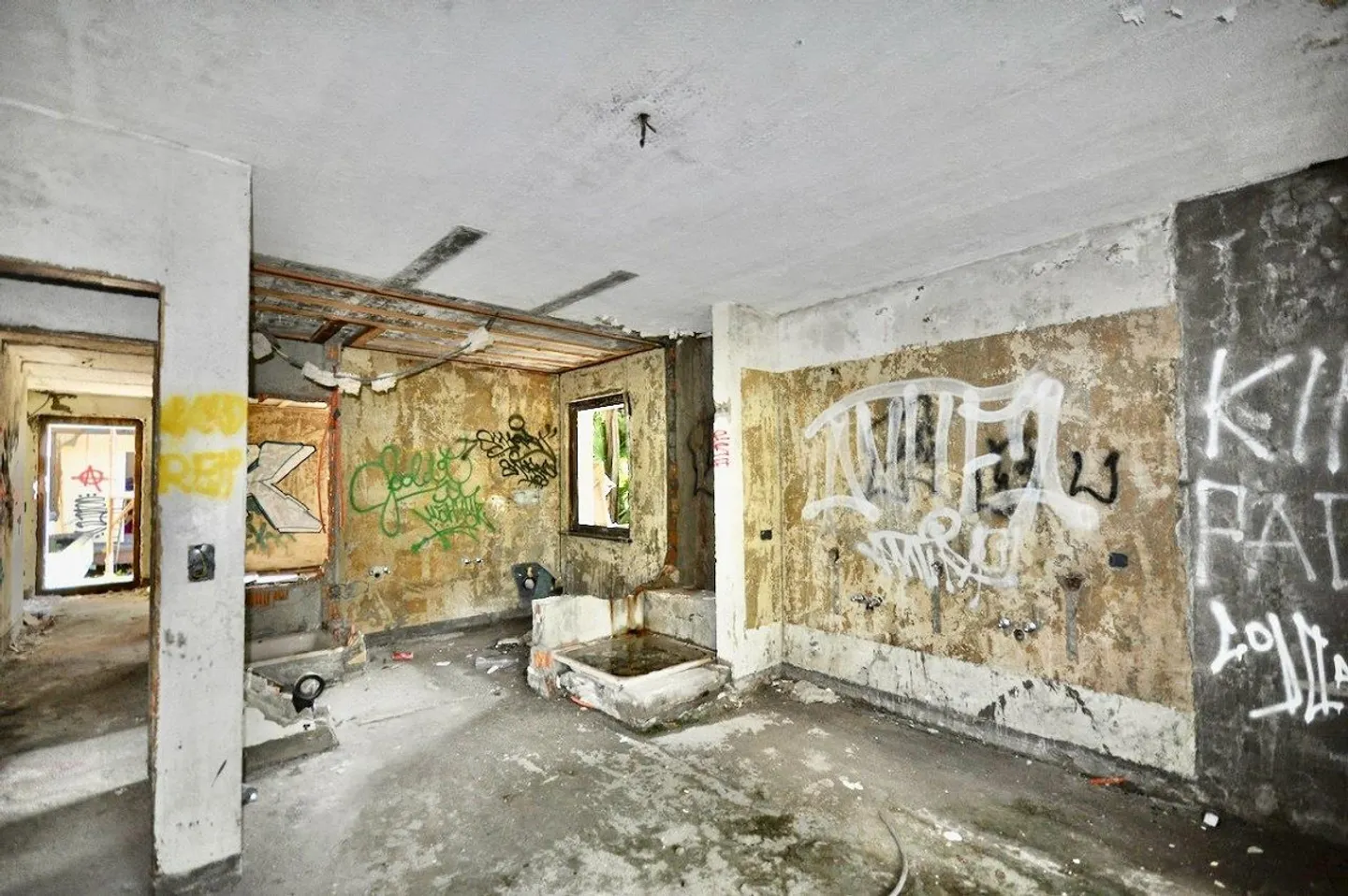 Villa zur Renovierung umgeben von einem großen Park mit viel Privatsphäre - Foto 20 von 24