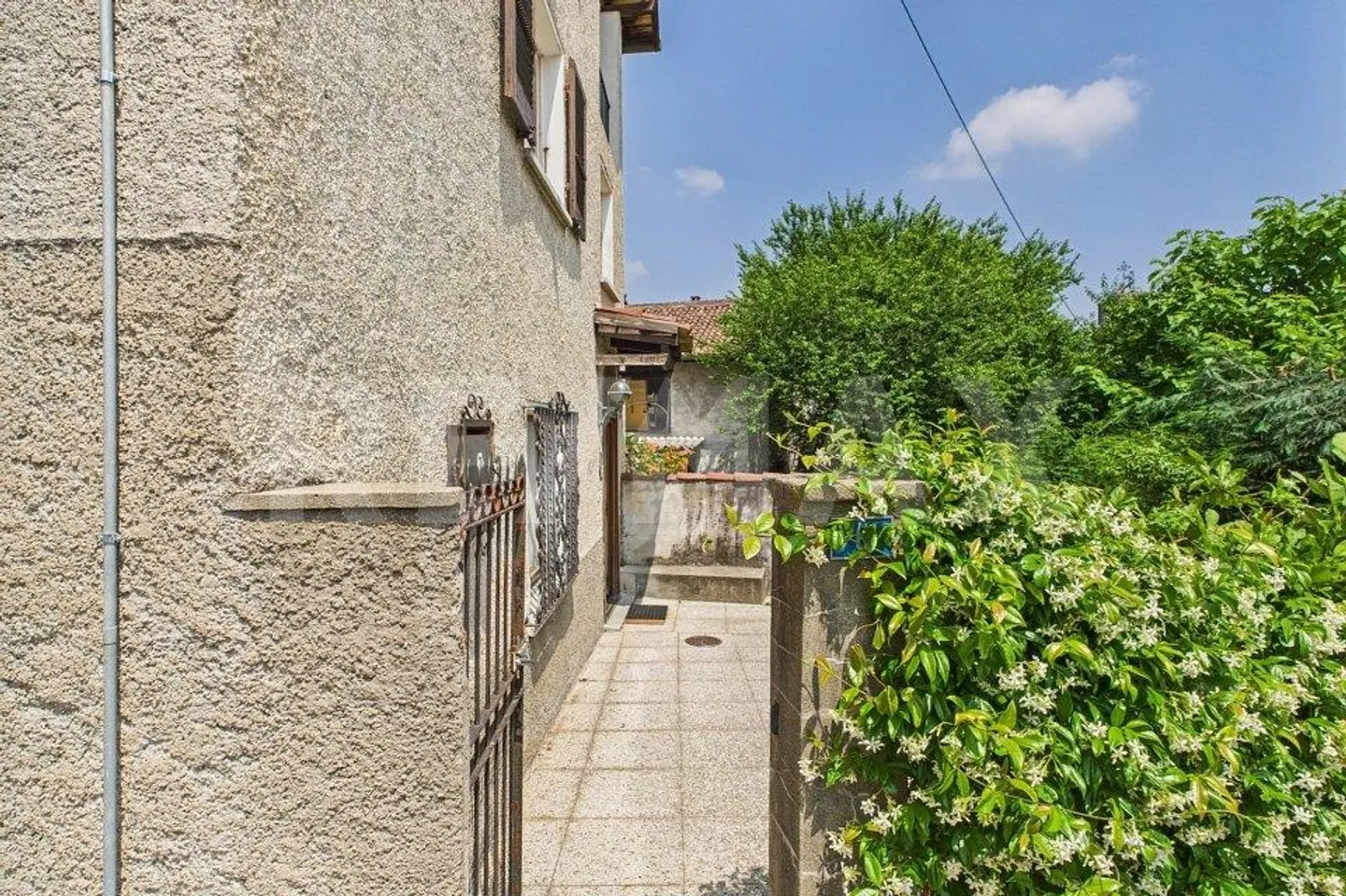 Tessiner Haus mit Terrasse und Panoramadachboden - Foto 3 von 13