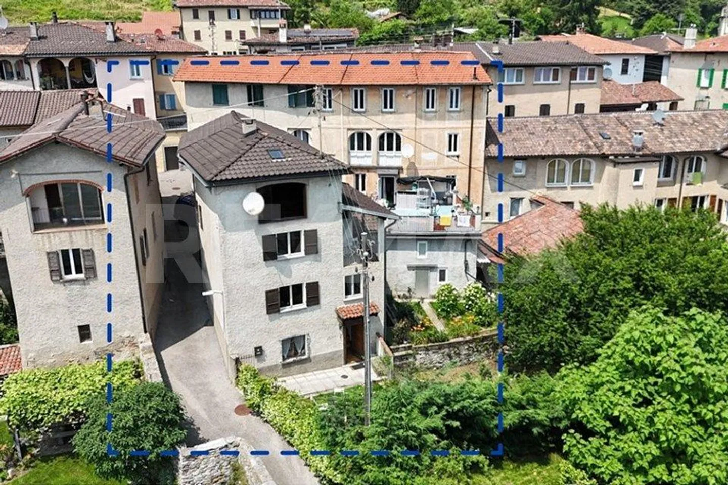 Tessiner Haus mit Terrasse und Panoramadachboden - Foto 1 von 13