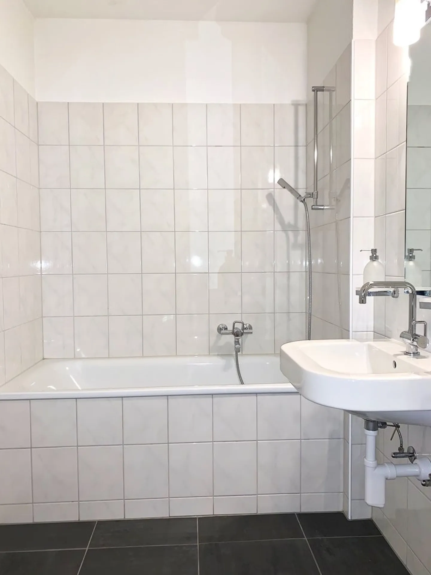 Behind the Opera House, Zurich District 8, Seefeld - Photo 6 of 10