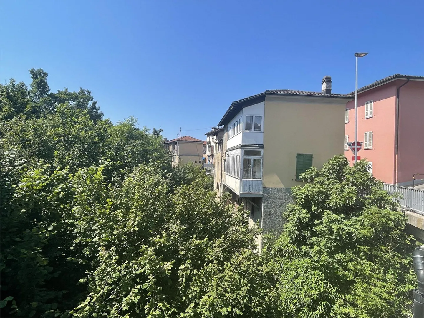 INTERESTING PROPERTY TO RENOVATE IN THE HEART OF TESSERETE - Photo 2 of 11