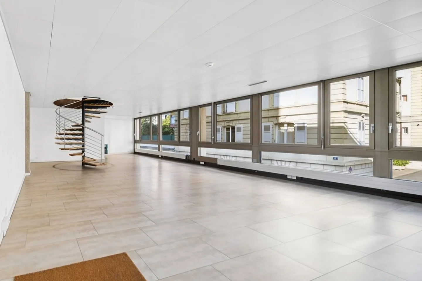 Opportunità unica! Ufficio di 260m2 in affitto - Foto 4 di 11
