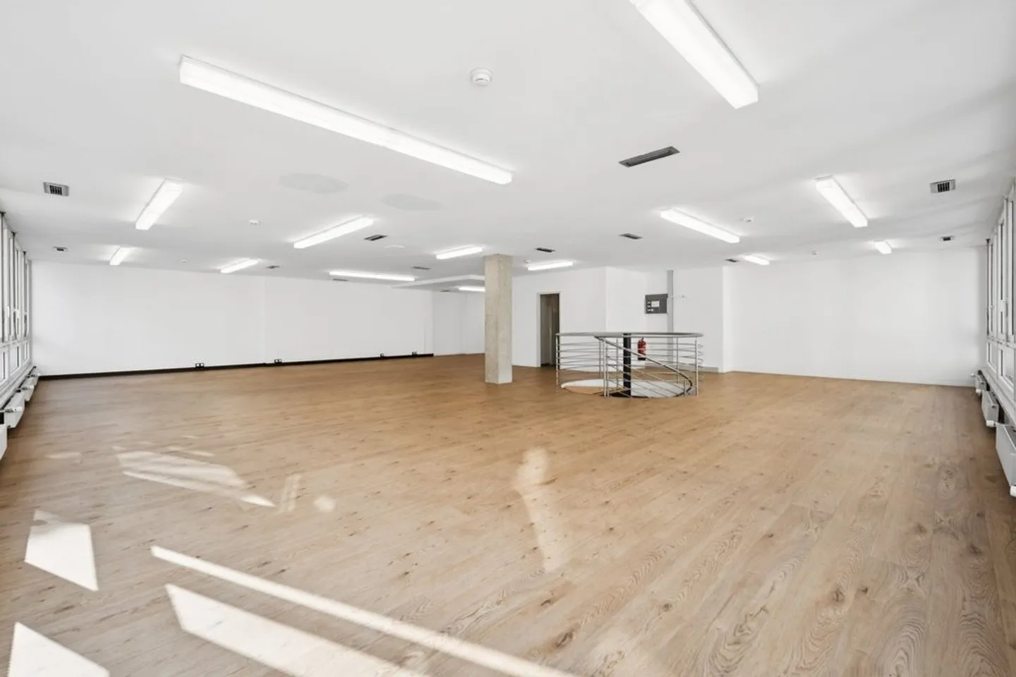 Opportunità unica! Ufficio di 260m2 in affitto - Foto 5 di 11