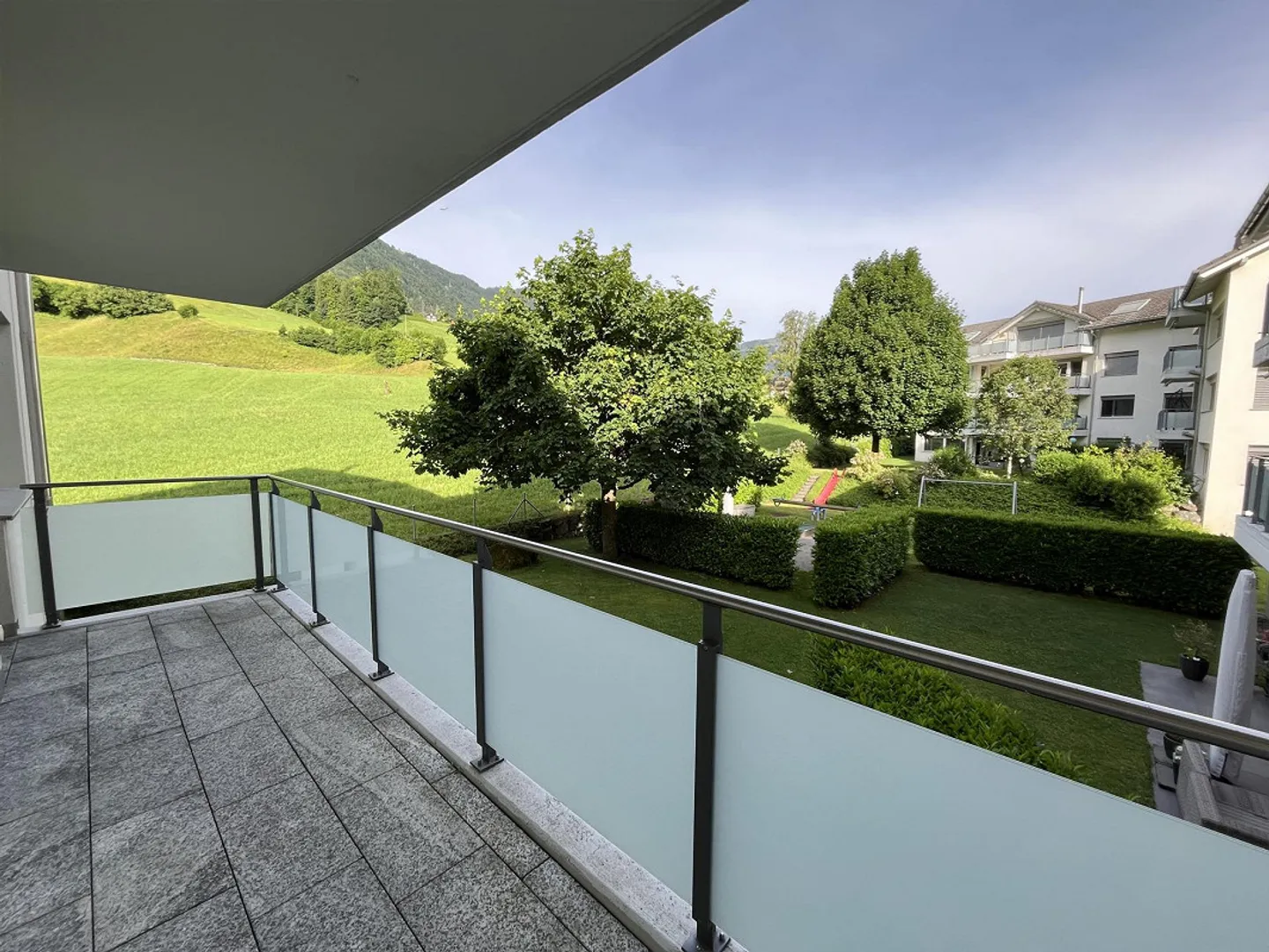Appartamento luminoso di 5,5 stanze vicino al lago con bella vista a Lauerz - Foto 13 di 15