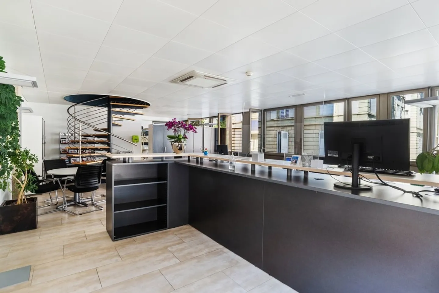 Opportunità unica! Ufficio di 260m2 in affitto - Foto 10 di 11