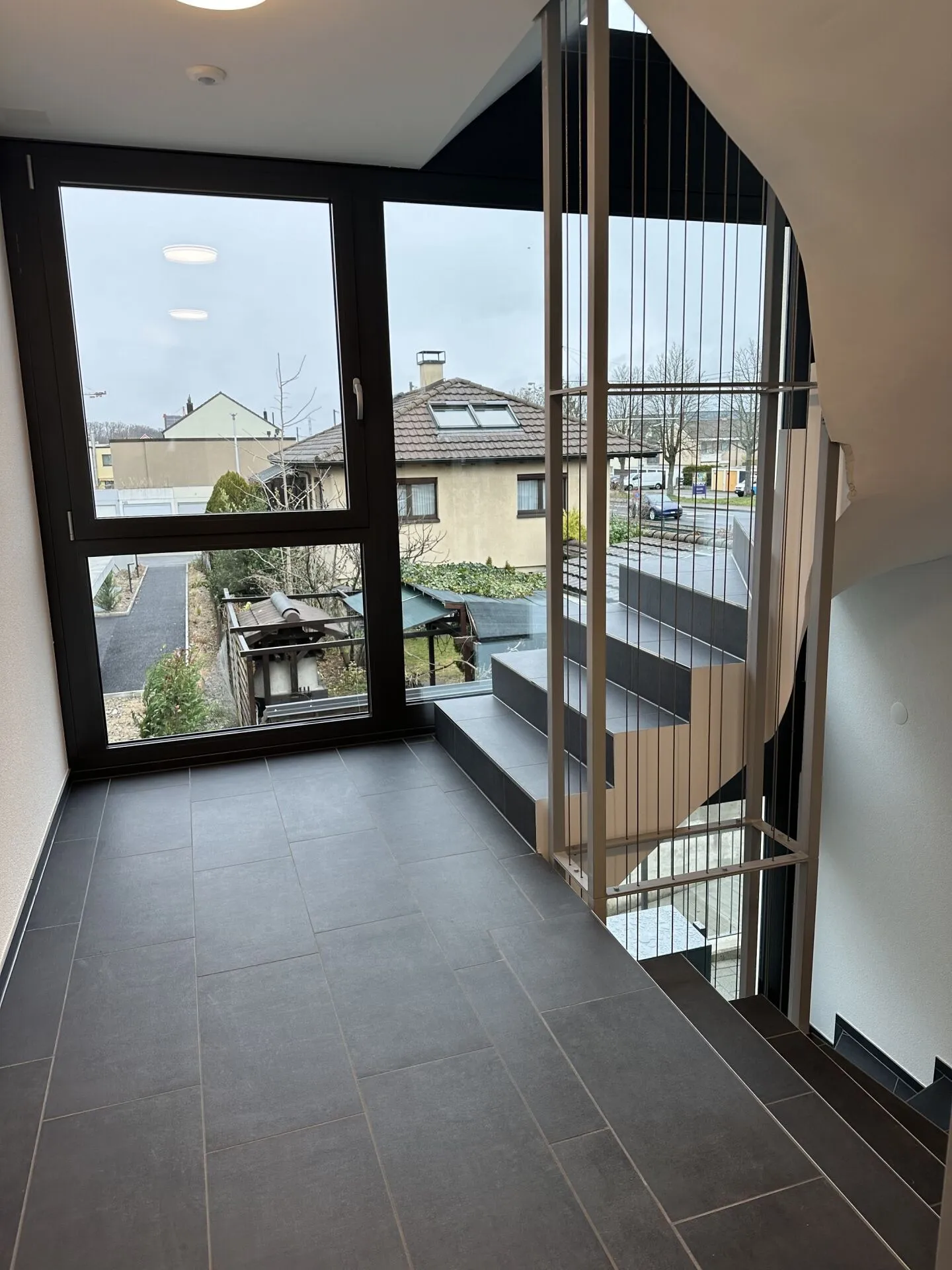 Appartamento moderno e attraente di 2,5 locali a Reinach - con balcone e torre di lavaggio privata - Foto 14 di 15
