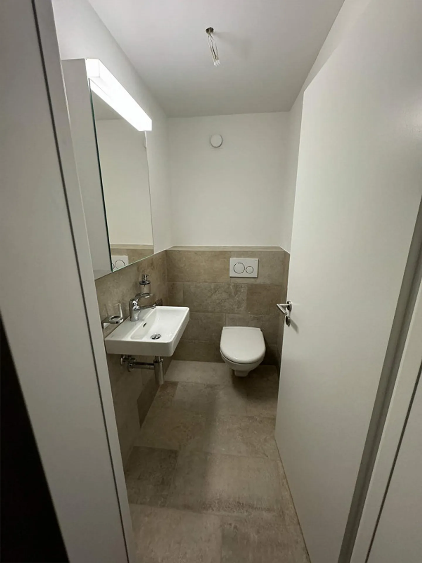 Modern 3.5-Room Apartment with Balcony and Lake Views in Pfäffikon SZ - Foto 6 von 11