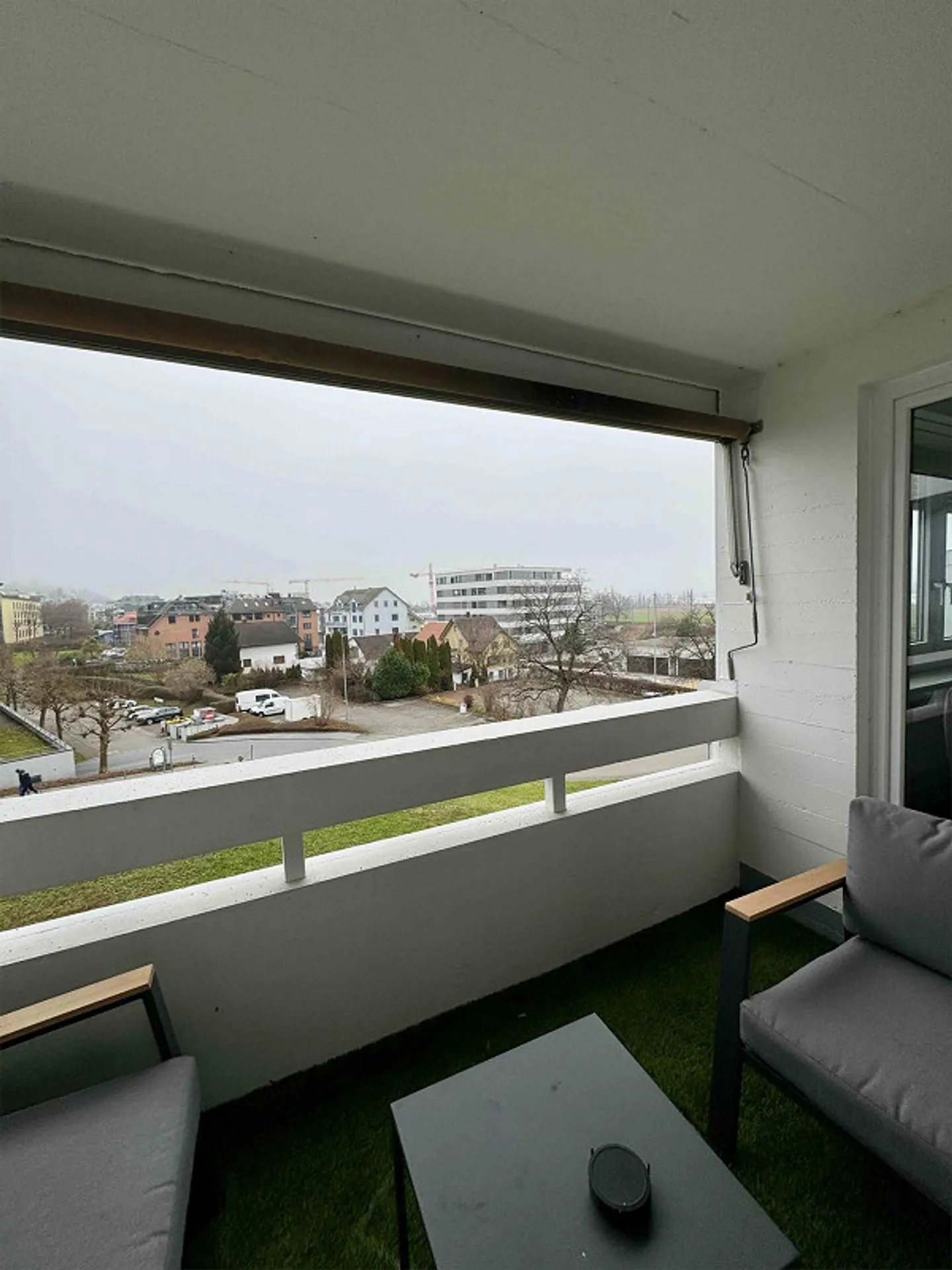 Modern 3.5-Room Apartment with Balcony and Lake Views in Pfäffikon SZ - Foto 7 von 11