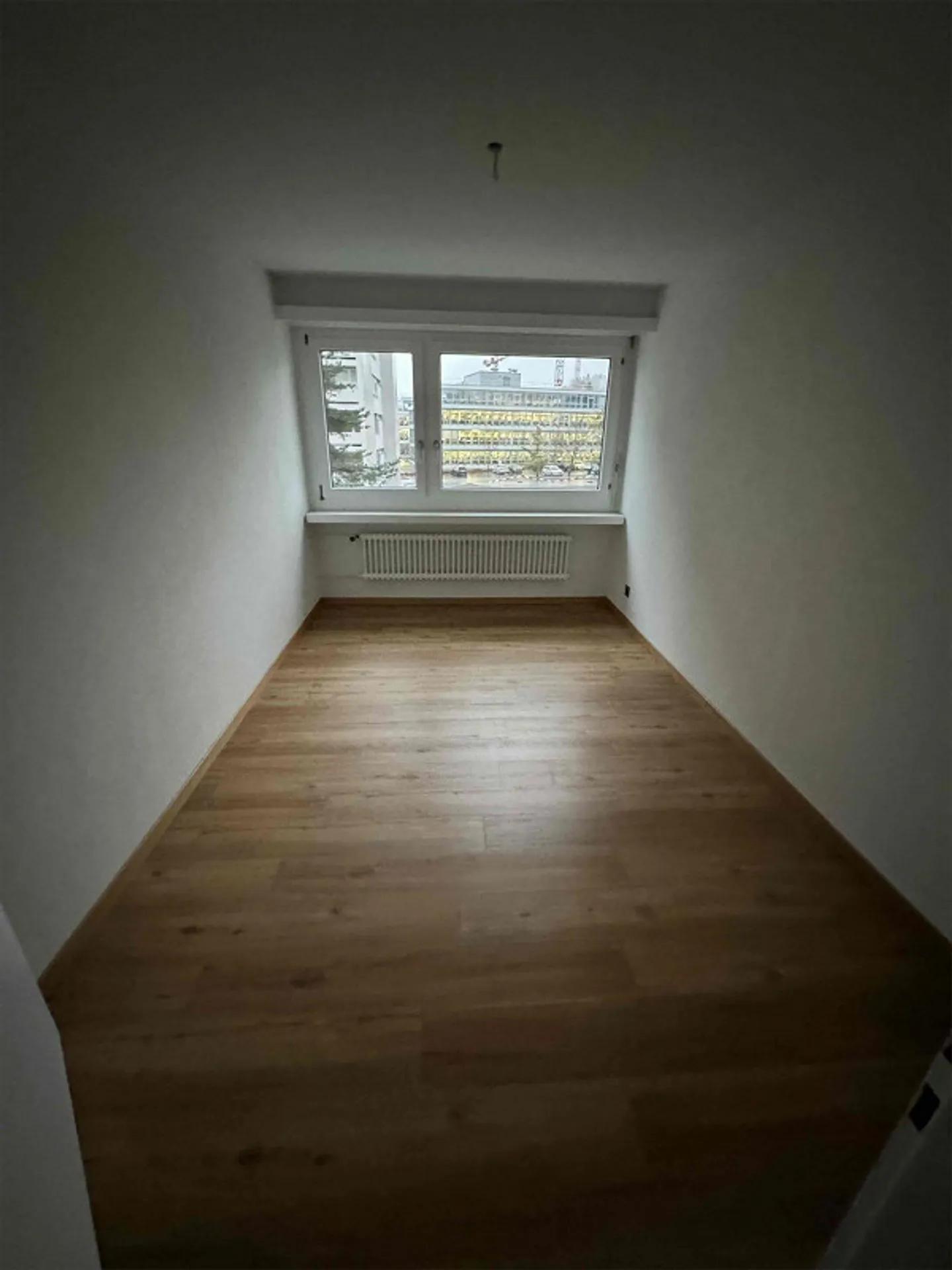 Modern 3.5-Room Apartment with Balcony and Lake Views in Pfäffikon SZ - Foto 9 von 11