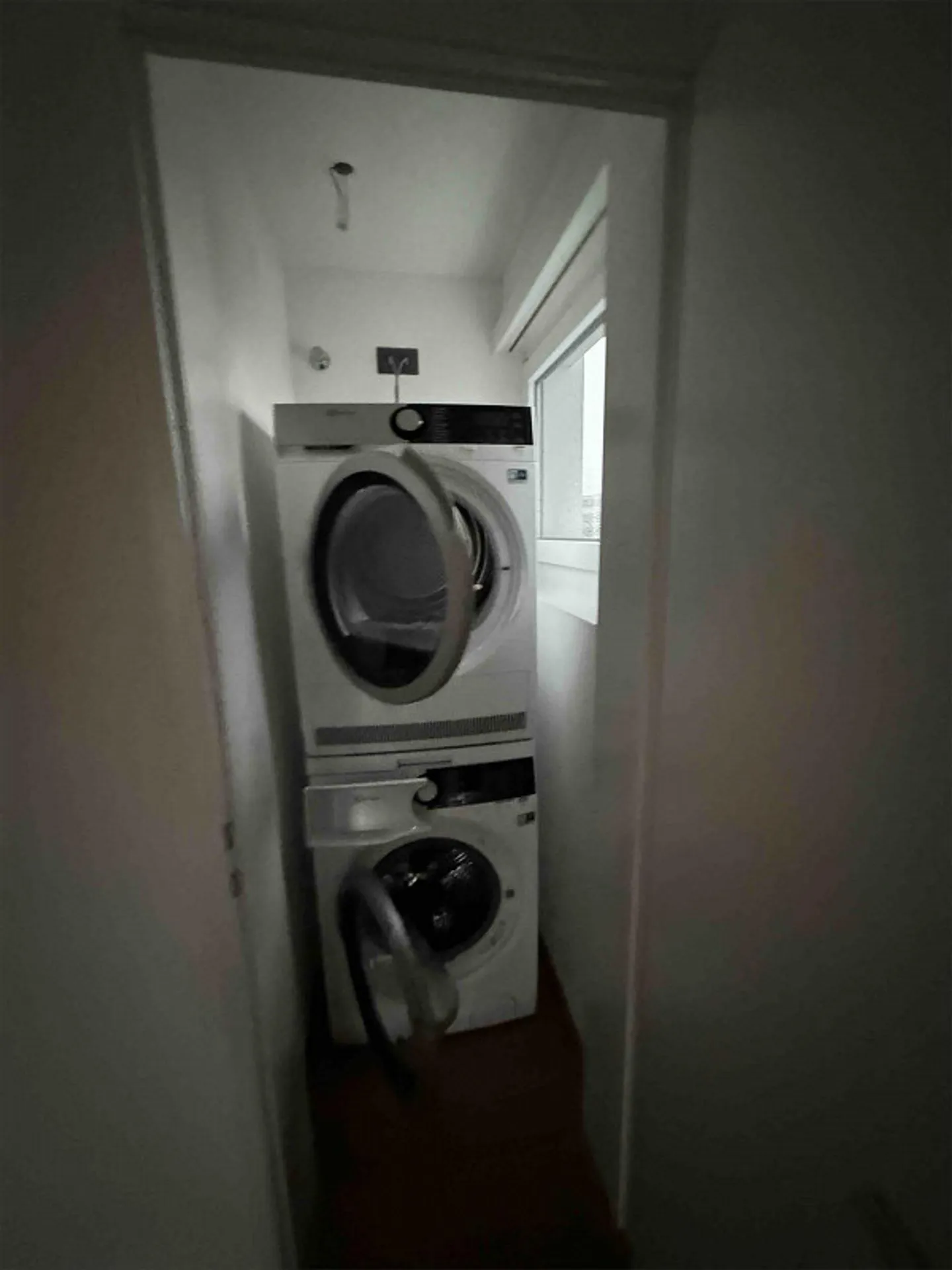 Modern 3.5-Room Apartment with Balcony and Lake Views in Pfäffikon SZ - Foto 10 von 11