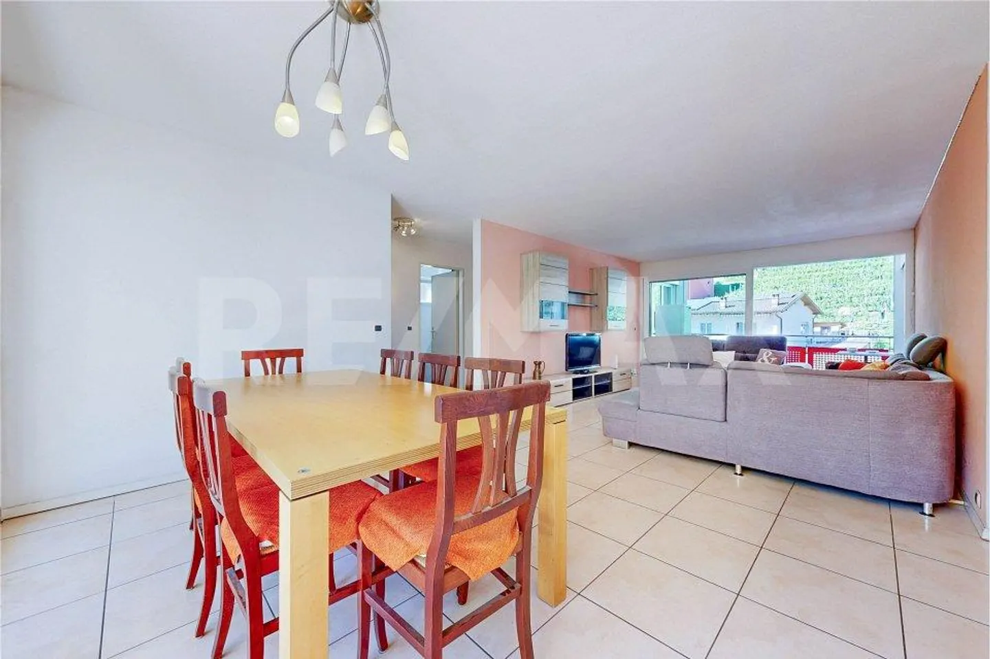Appartement lumineux avec 2 balcons et place de parking - Photo 8 sur 13