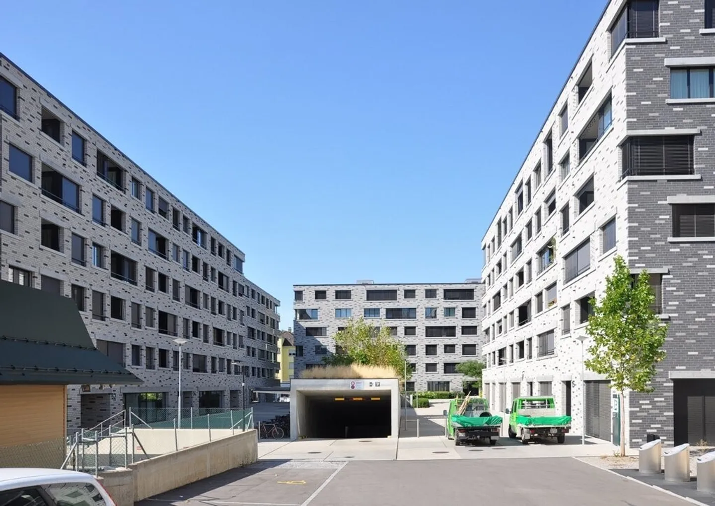Espace de stationnement pour motos à louer à Winterthur ! - Photo 2 sur 2