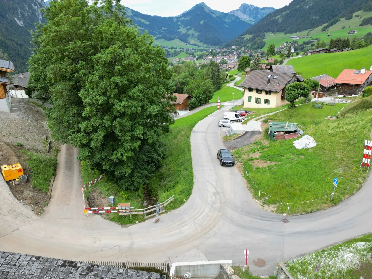 Large 7-Room Chalet with Apartment and Wonderful Views in Château-d'Oex VD - Photo 7 of 11