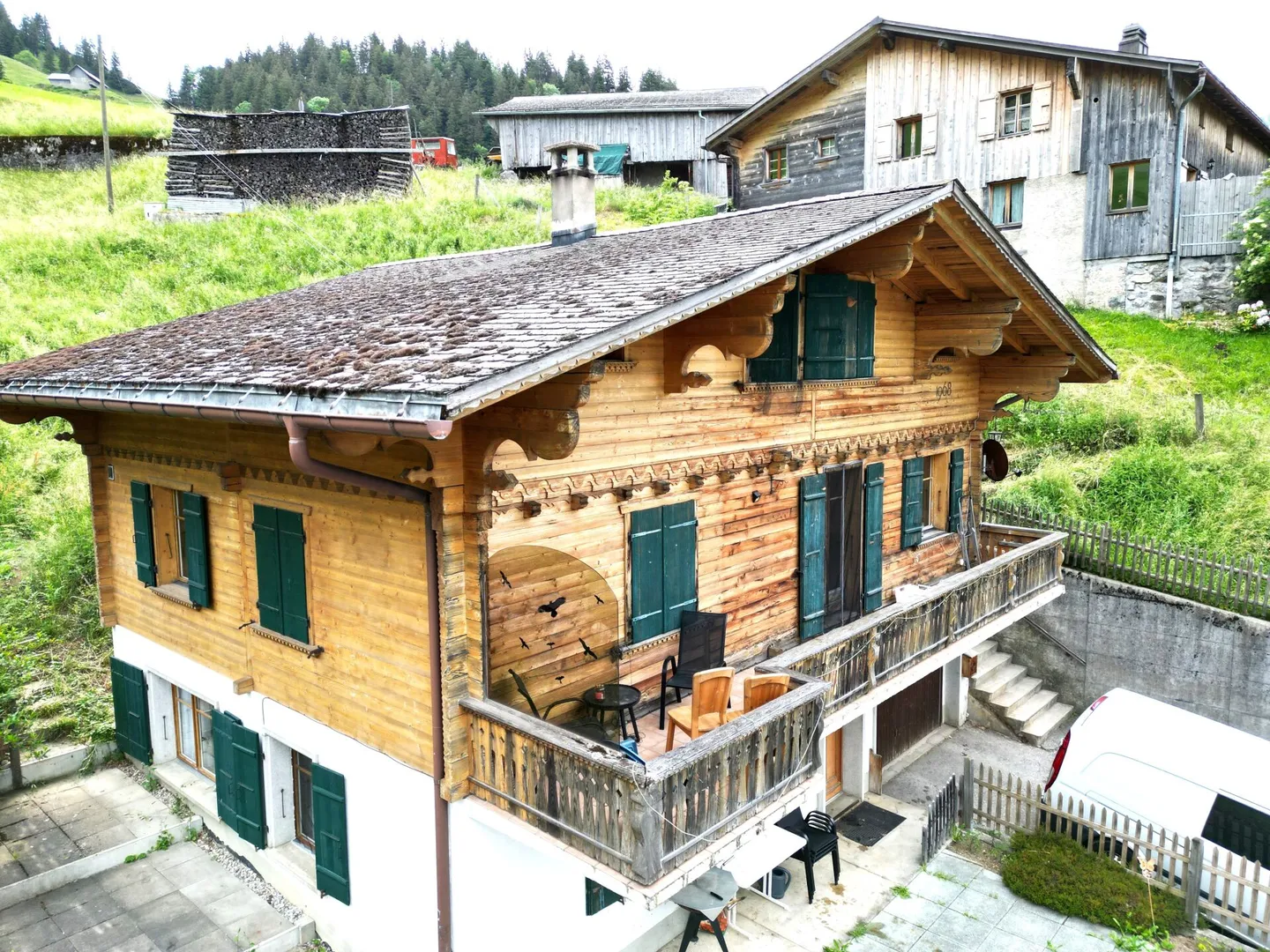 Large 7-Room Chalet with Apartment and Wonderful Views in Château-d'Oex VD - Photo 6 of 11