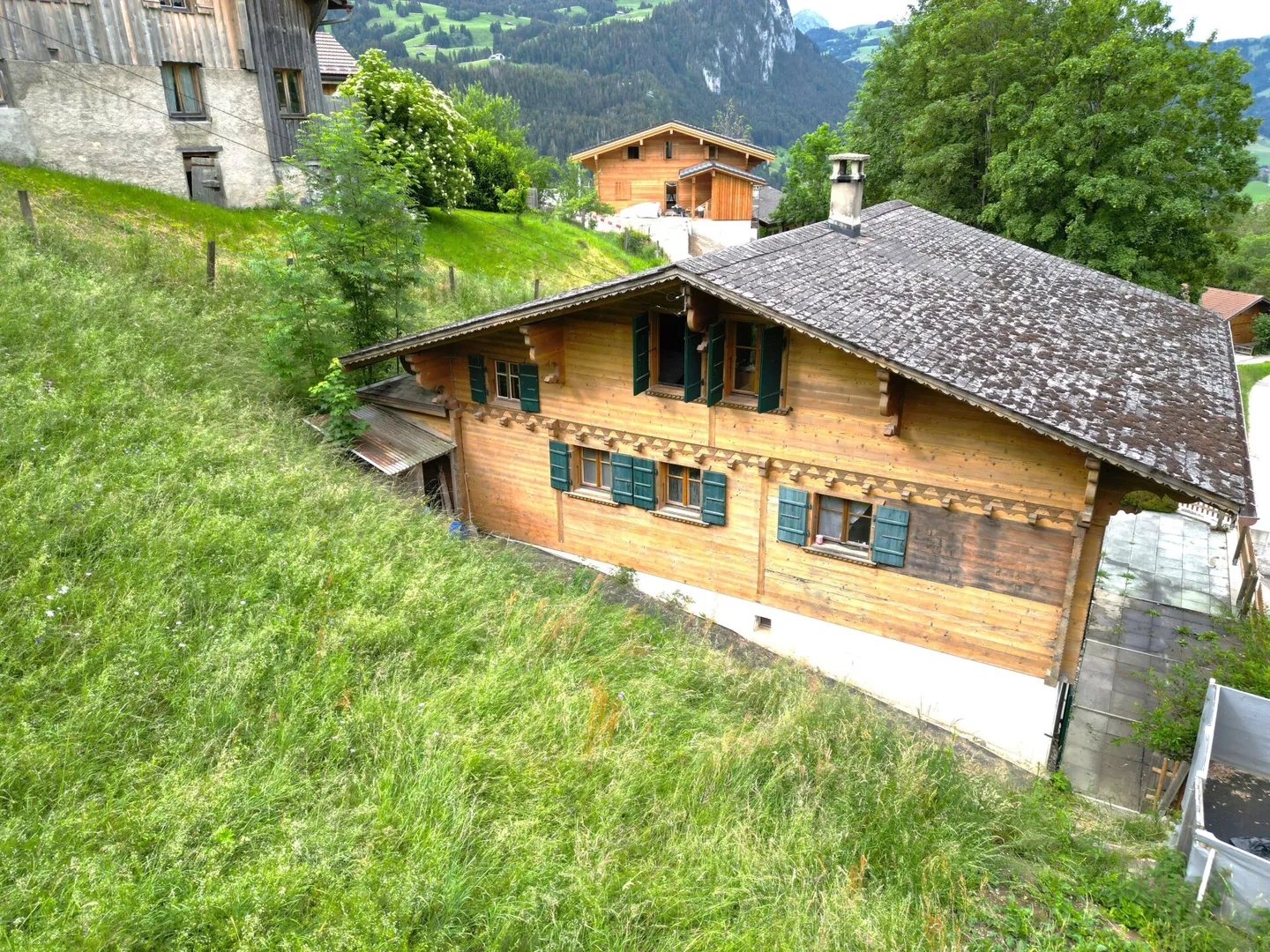 Large 7-Room Chalet with Apartment and Wonderful Views in Château-d'Oex VD - Photo 9 of 11