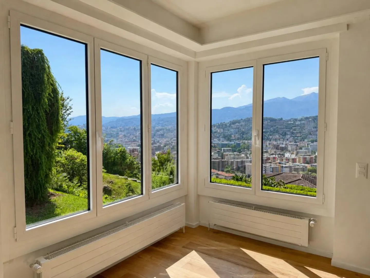 3.5 locali ristrutturato con bellissima vista - Photo 1 sur 6
