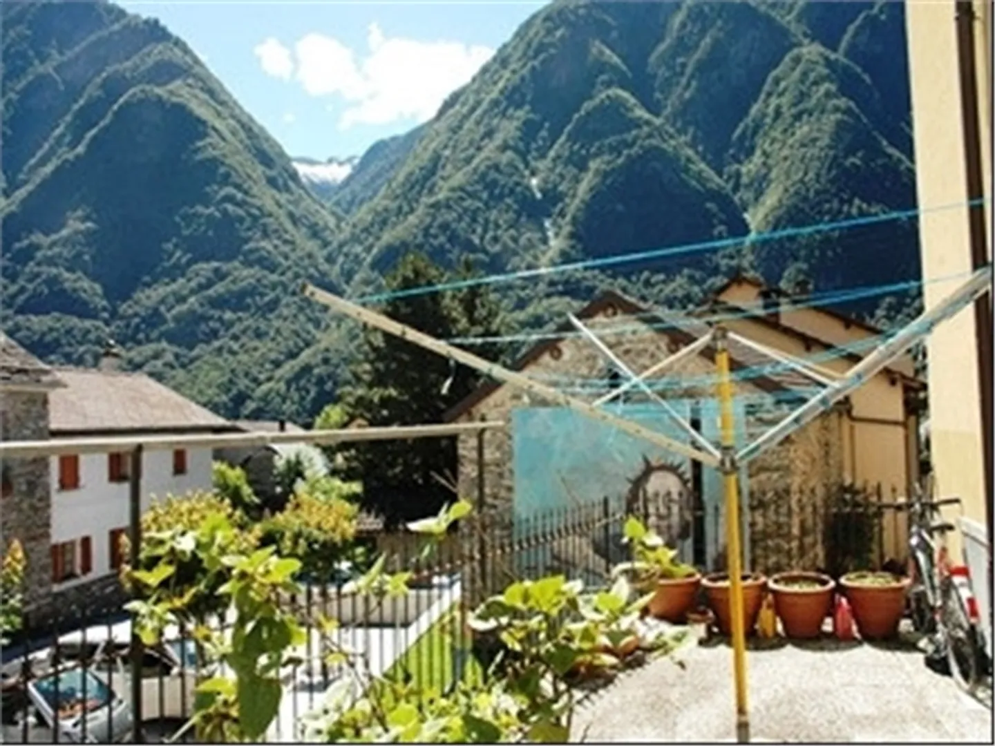 Residential building for sale - Photo 2 of 9