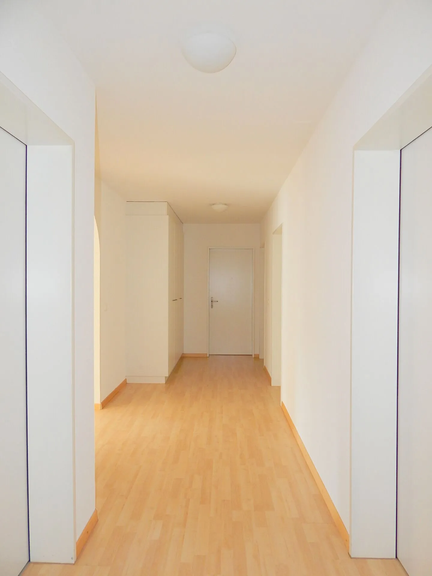 Luminaire spacieux et adapté aux enfants - Photo 7 sur 9