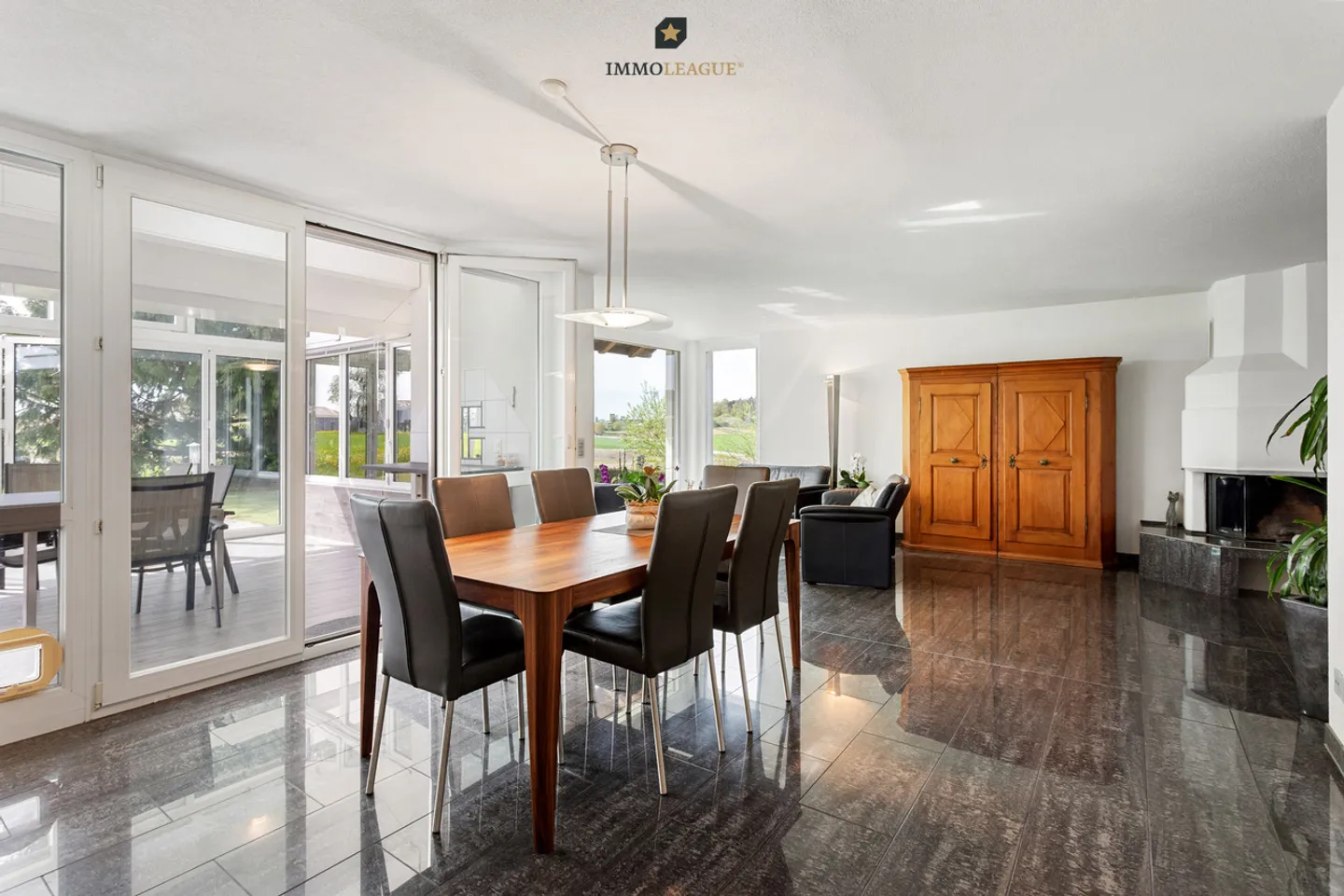 La générosité rencontre le confort et le luxe, une maison avec du charisme - Photo 2 sur 8