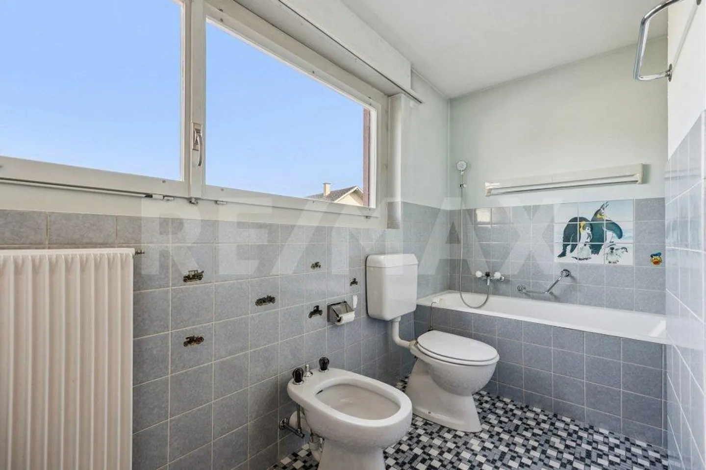 Renovation-Needed Semi-Detached House with Great Potential - Photo 3 of 13