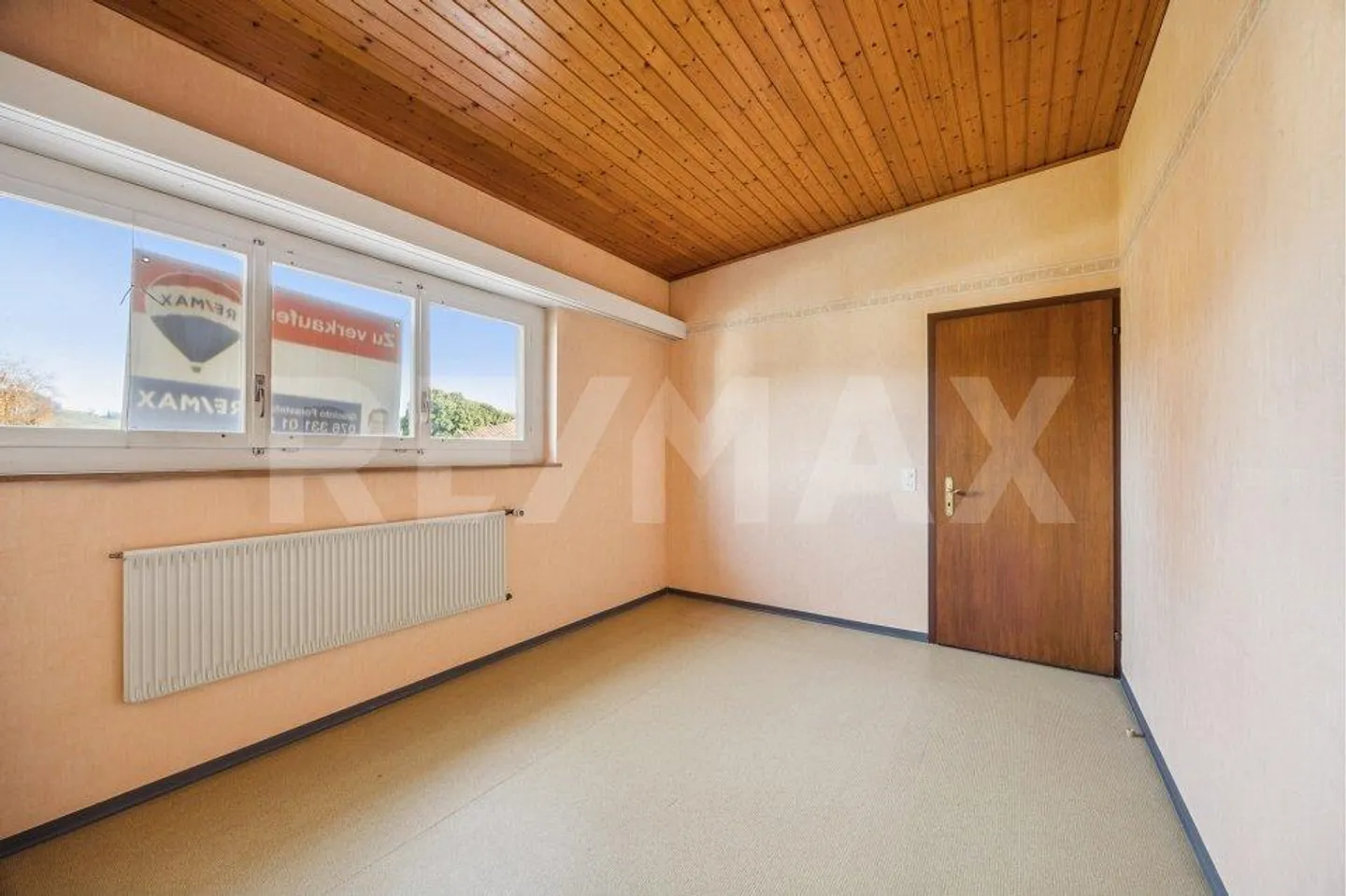 Renovation-Needed Semi-Detached House with Great Potential - Photo 6 of 13