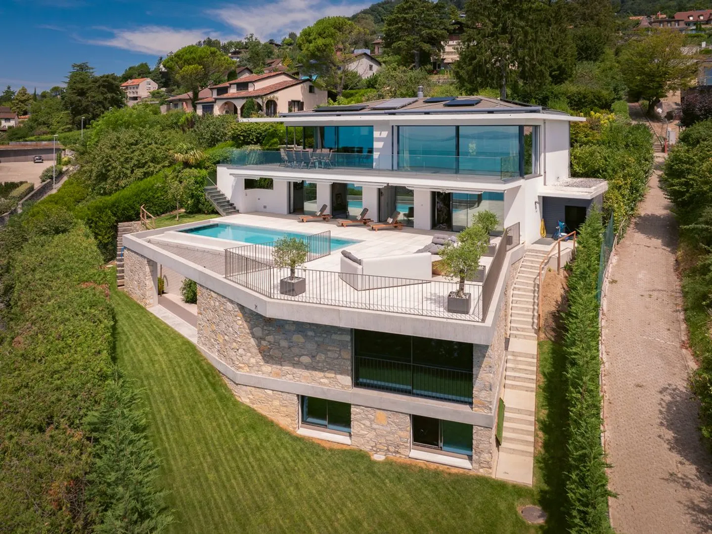 Eccezionale villa contemporanea affacciata sul lago - Foto 2 di 7