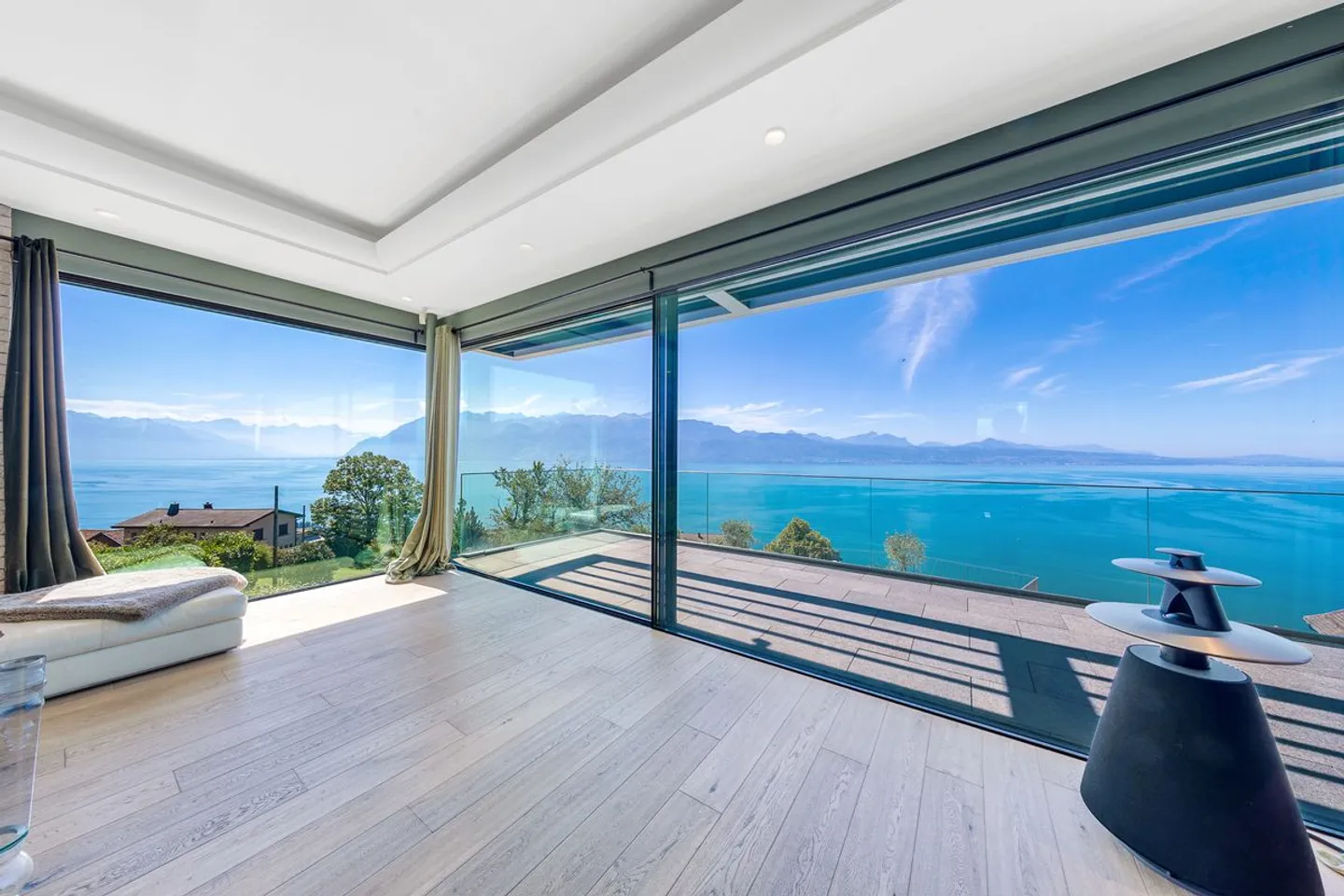 Eccezionale villa contemporanea affacciata sul lago - Foto 5 di 7