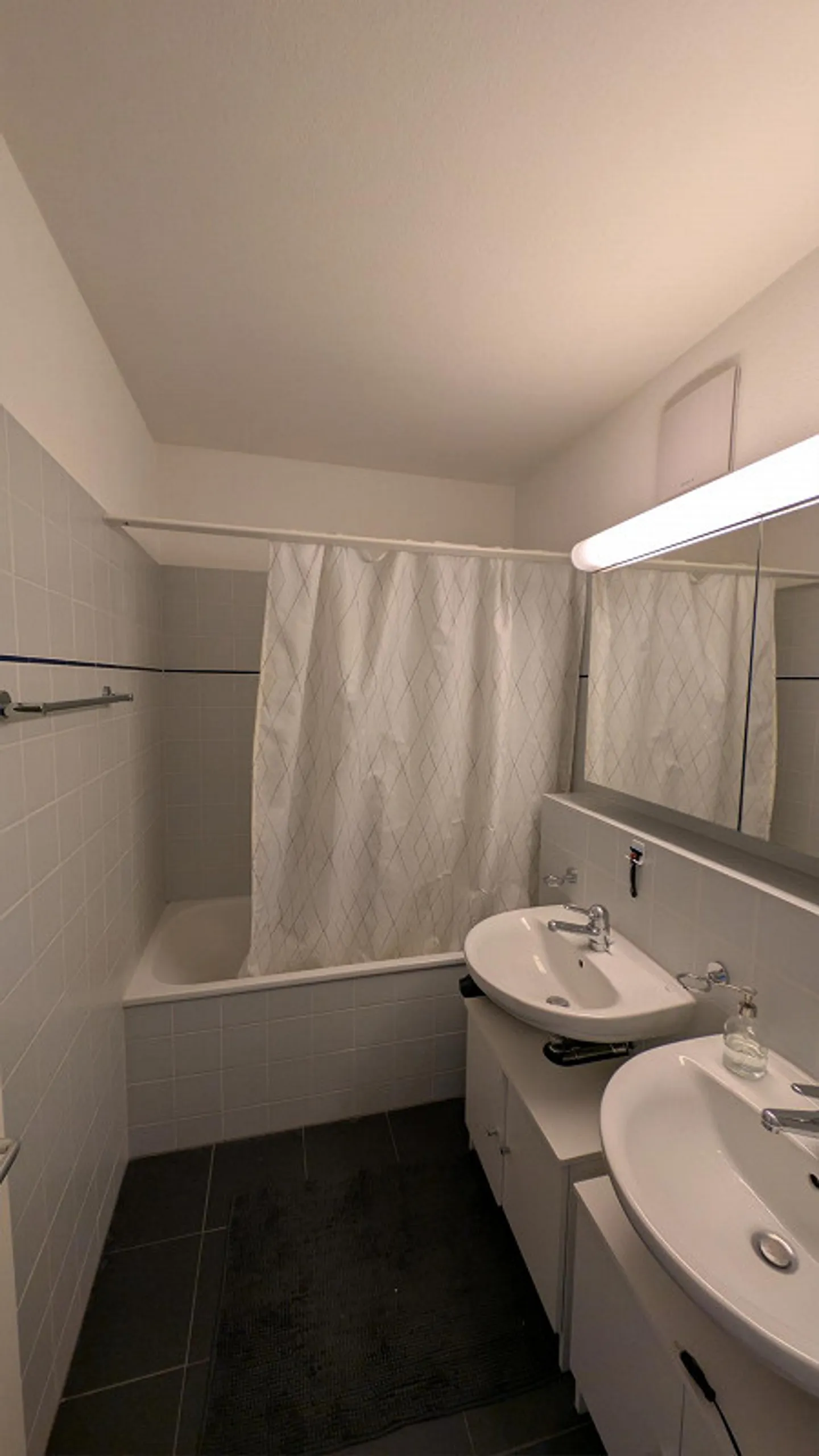 Charmante appartement de 3,5 pièces avec balcon et vue sur la ville à Berne - Photo 7 sur 8