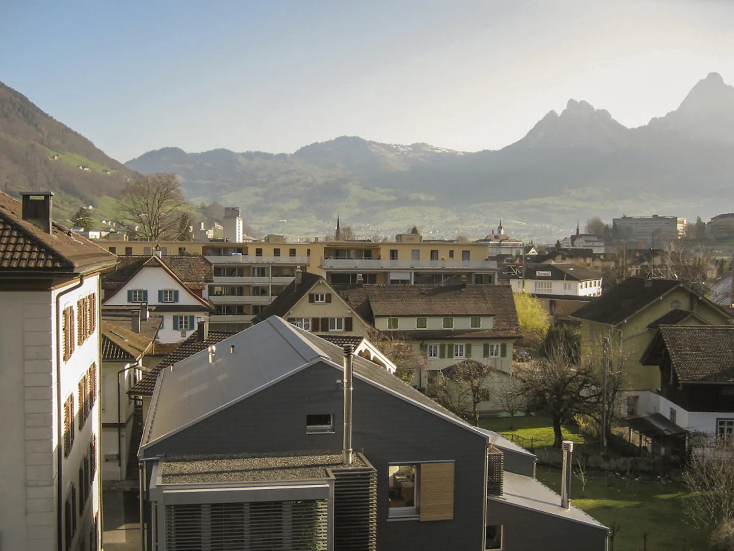 Appartamento affascinante con 2 camere nel centro di Brunnen - Foto 1 di 9