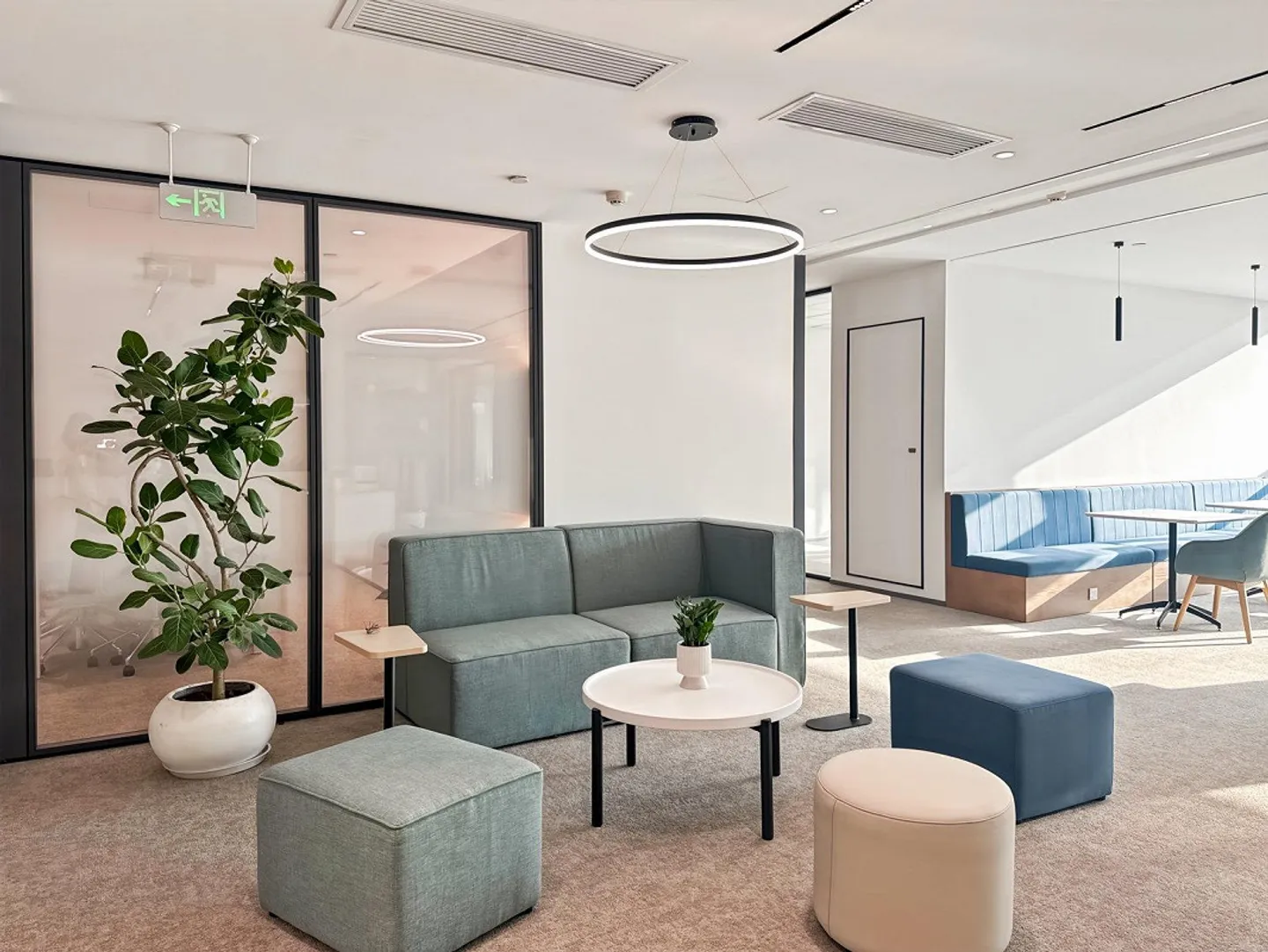 Private office space for 50 in Regus Spoom Glattpark - Photo 5 of 10