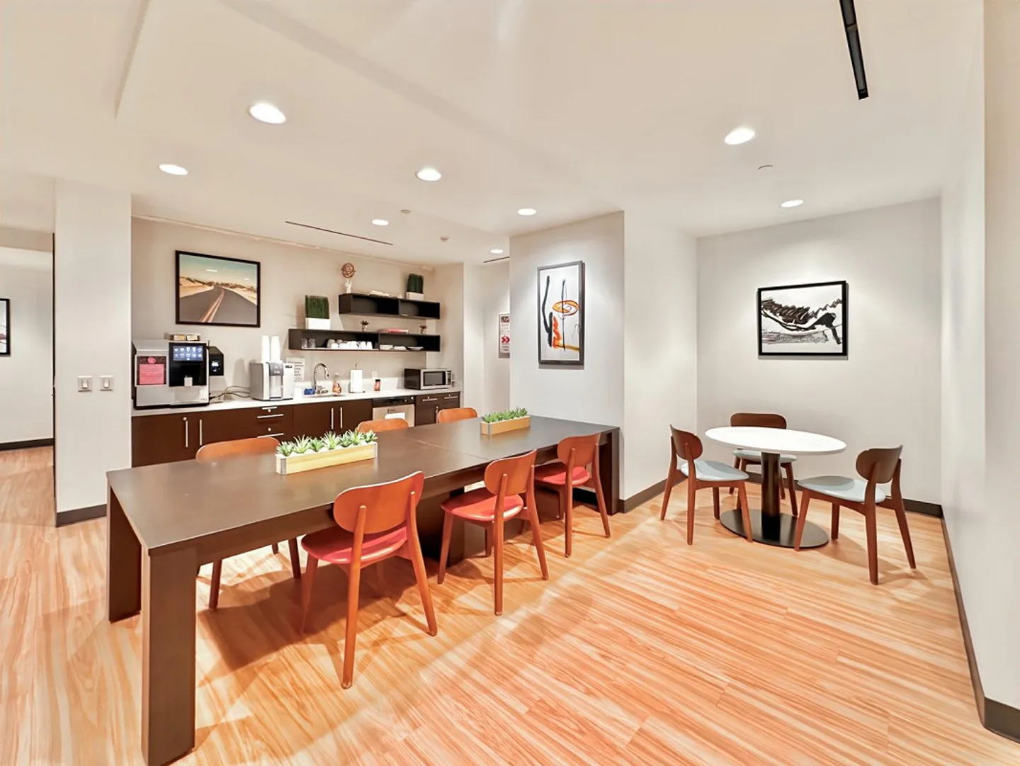 Private office space for 50 in Regus Spoom Glattpark - Photo 9 of 10