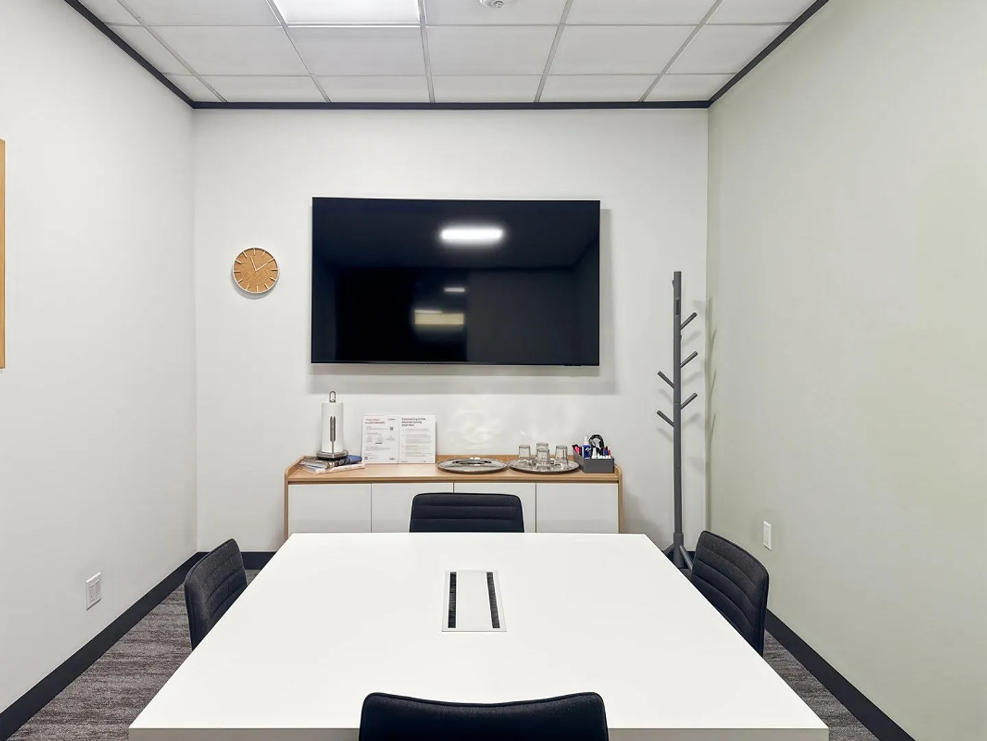 Private office space for 50 in Regus Spoom Glattpark - Photo 2 of 10