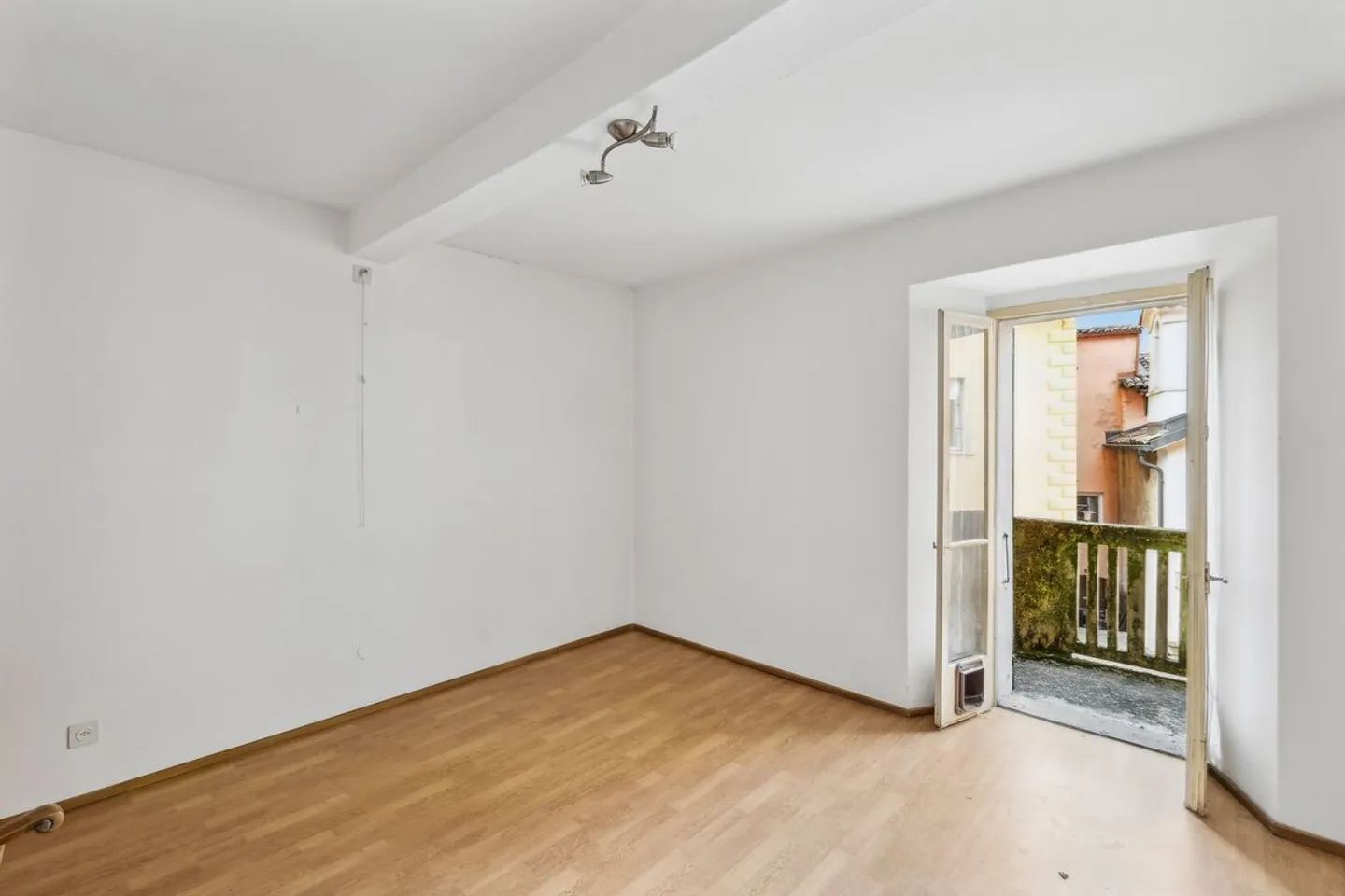 Renovated in the nucleus - 4.5 rooms with lake view - Photo 1 of 9