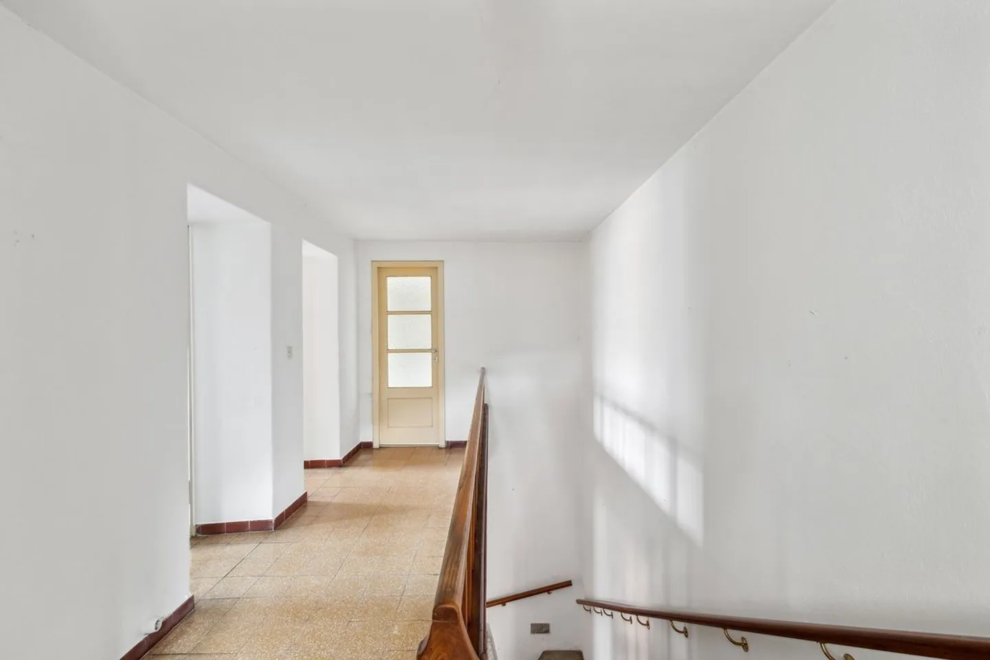 Renovated in the nucleus - 4.5 rooms with lake view - Photo 2 of 9