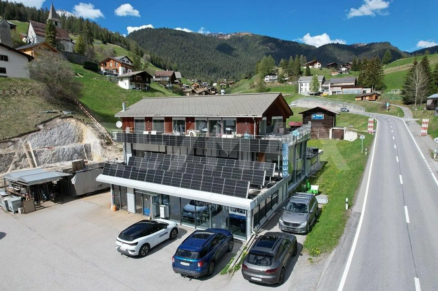 Gewerbeimmobilie und 4½-Zimmer Dachwohnung in Davos Wiesen - Foto 1 von 10