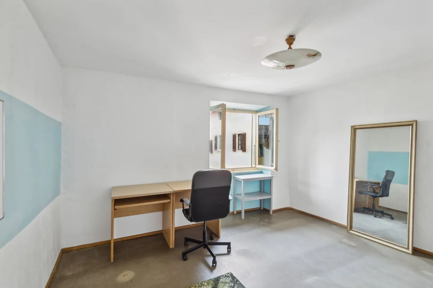 Renovated in the nucleus - 4.5 rooms with lake view - Photo 5 of 9