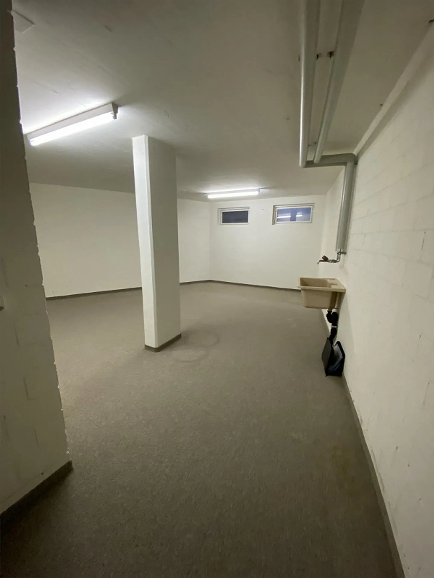 Salle de bricolage chauffée à louer - Photo 1 sur 3