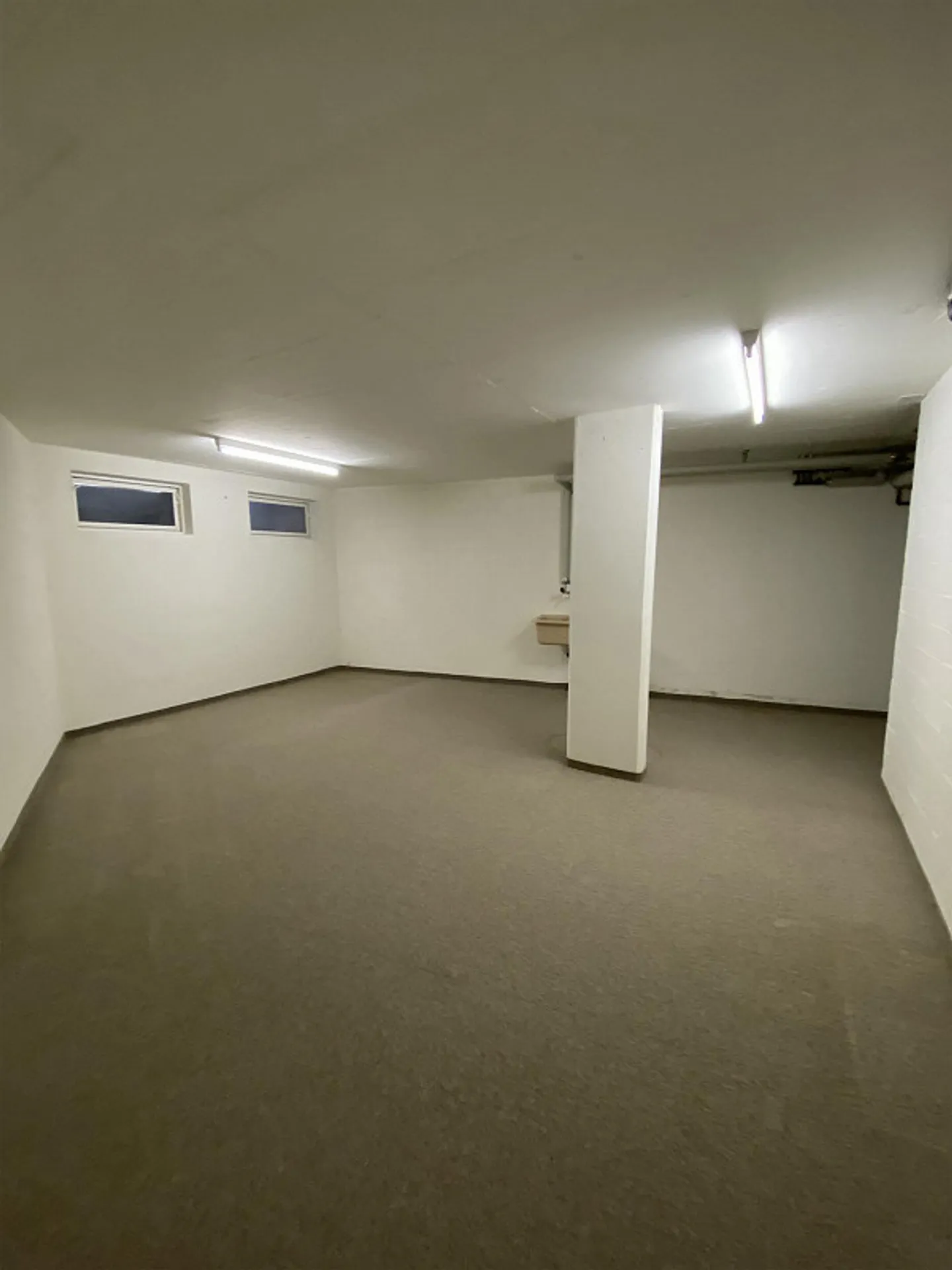 Salle de bricolage chauffée à louer - Photo 2 sur 3