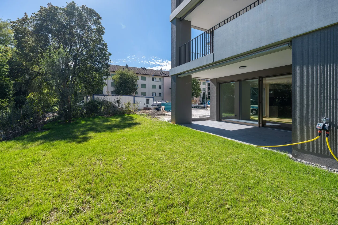 Nuovo appartamento al piano terra di 5,5 stanze con un enorme giardino - Foto 15 di 19