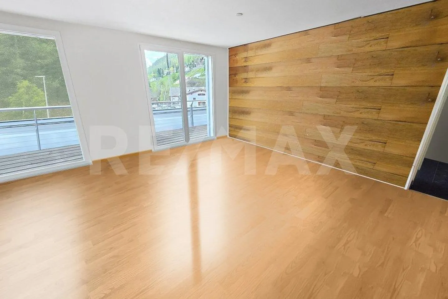 Gewerbeimmobilie und 4½-Zimmer Dachwohnung in Davos Wiesen - Foto 6 von 10