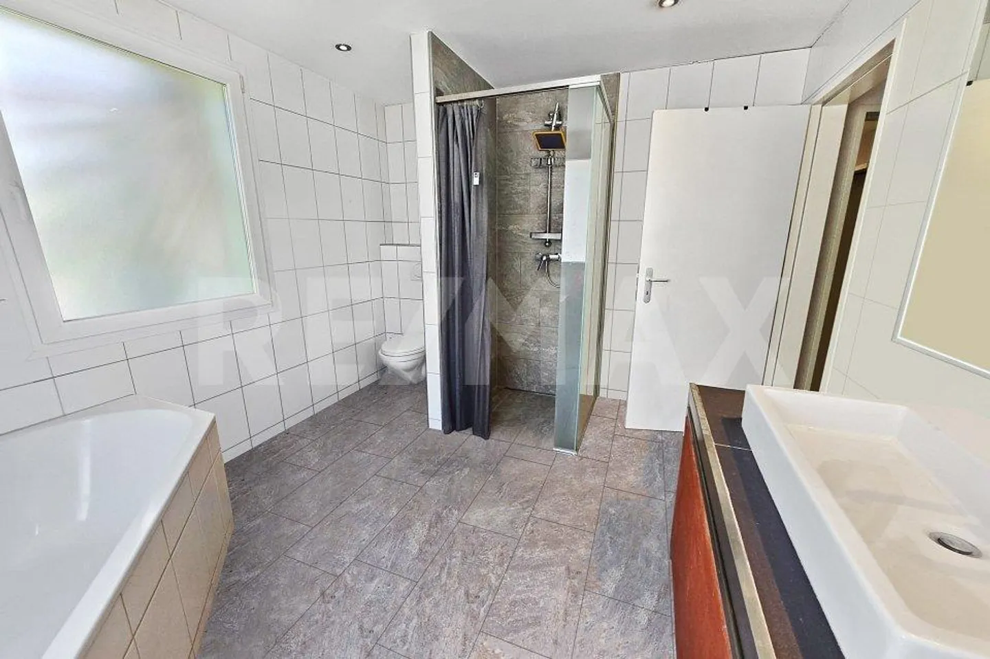 Gewerbeimmobilie und 4½-Zimmer Dachwohnung in Davos Wiesen - Foto 10 von 10