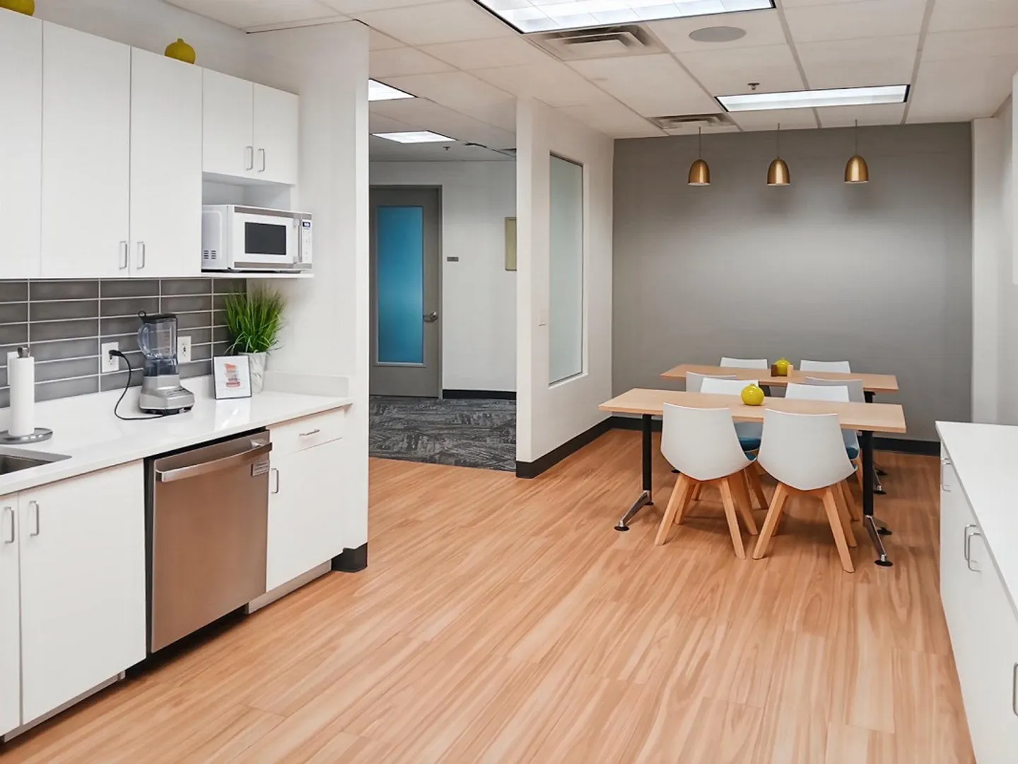 Private office space for 25 in Regus Spoom Glattpark - Photo 8 of 9
