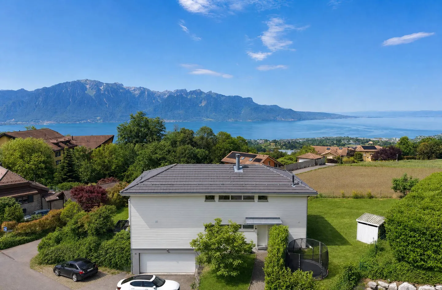 Charmante Villa mit Seeblick - Foto 2 von 13