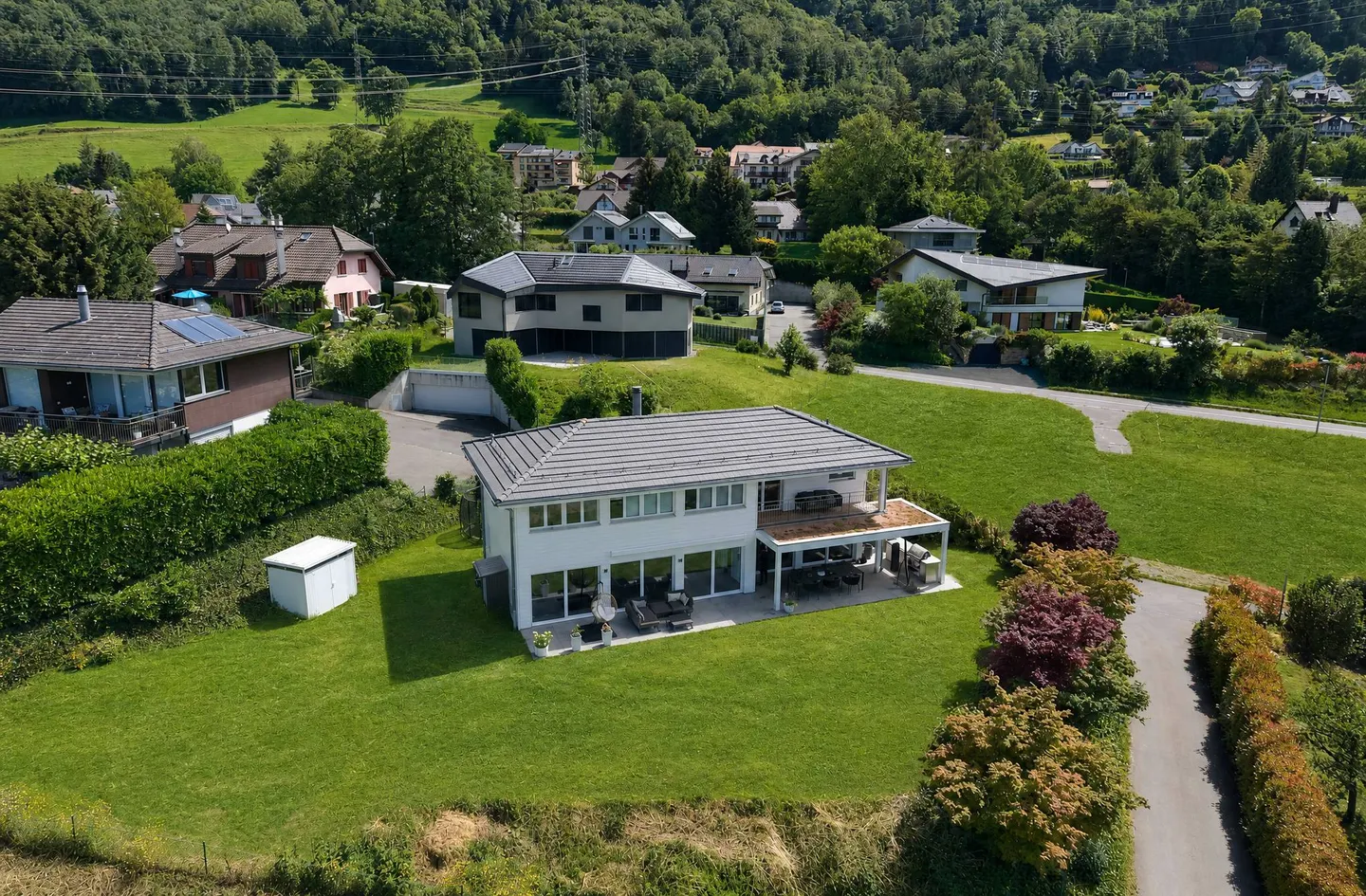 Charmante Villa mit Seeblick - Foto 1 von 13