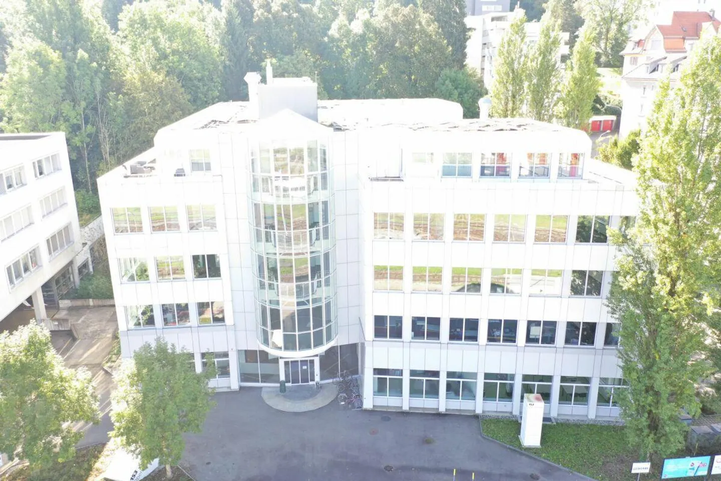 Vibrant Offices ? Energy Efficiency Meets Comfort - Photo 3 of 20