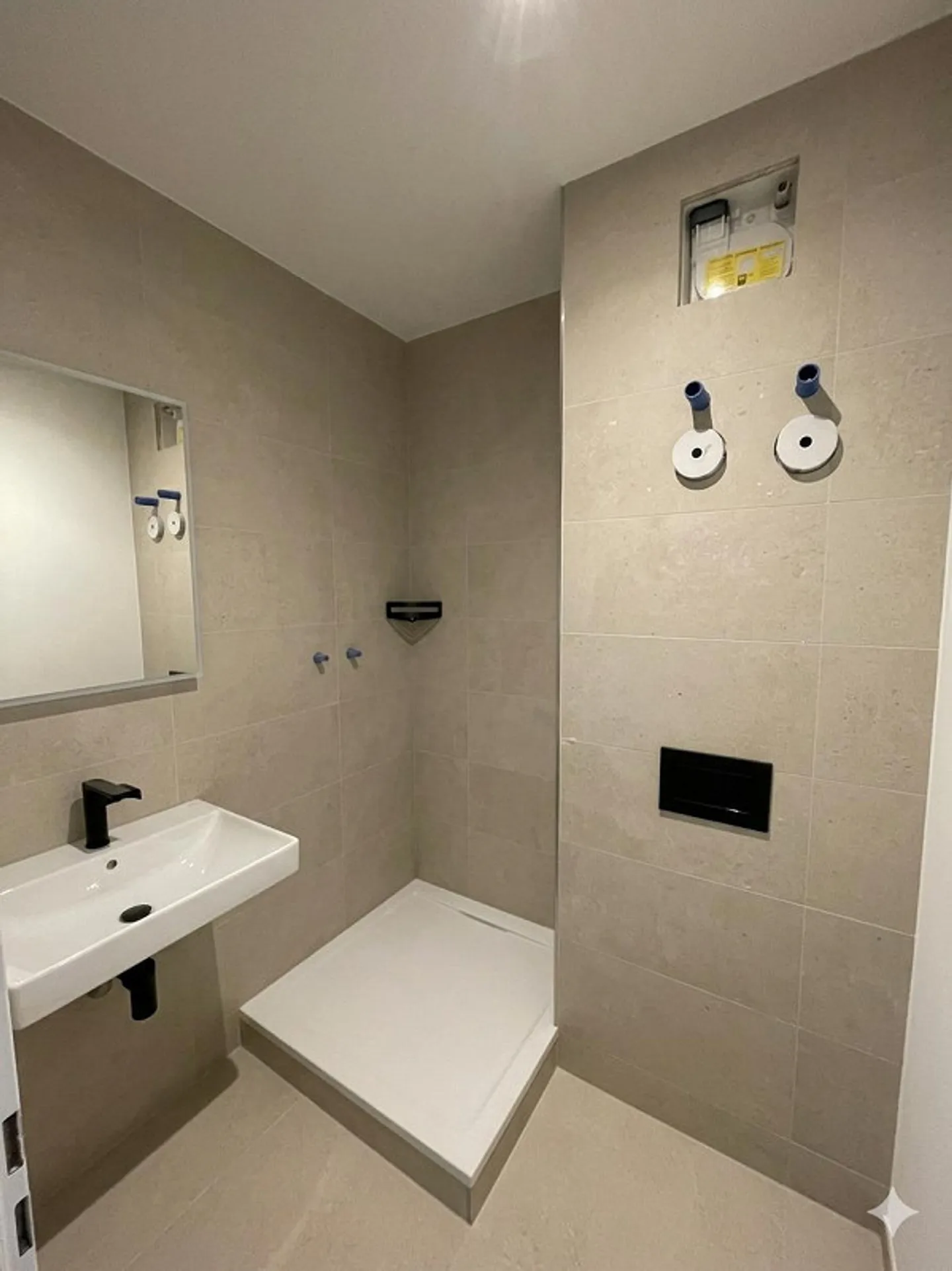 Appartement individuel moderne, entièrement rénové, attend de nouveaux résidents - Photo 5 sur 6