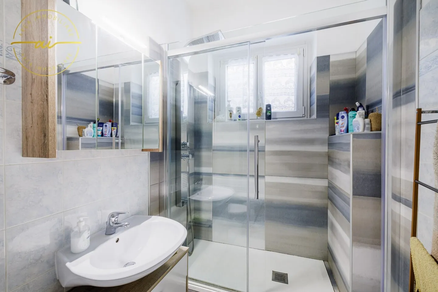 AMPIA CASA DI 6.5 LOCALI IN ZONA RESIDENZIALE A MORBIO INF. - Foto 8 di 13