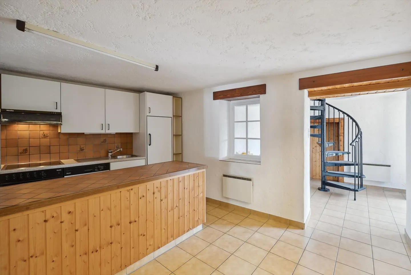 Casa a schiera con appartamento separato - Foto 3 di 11