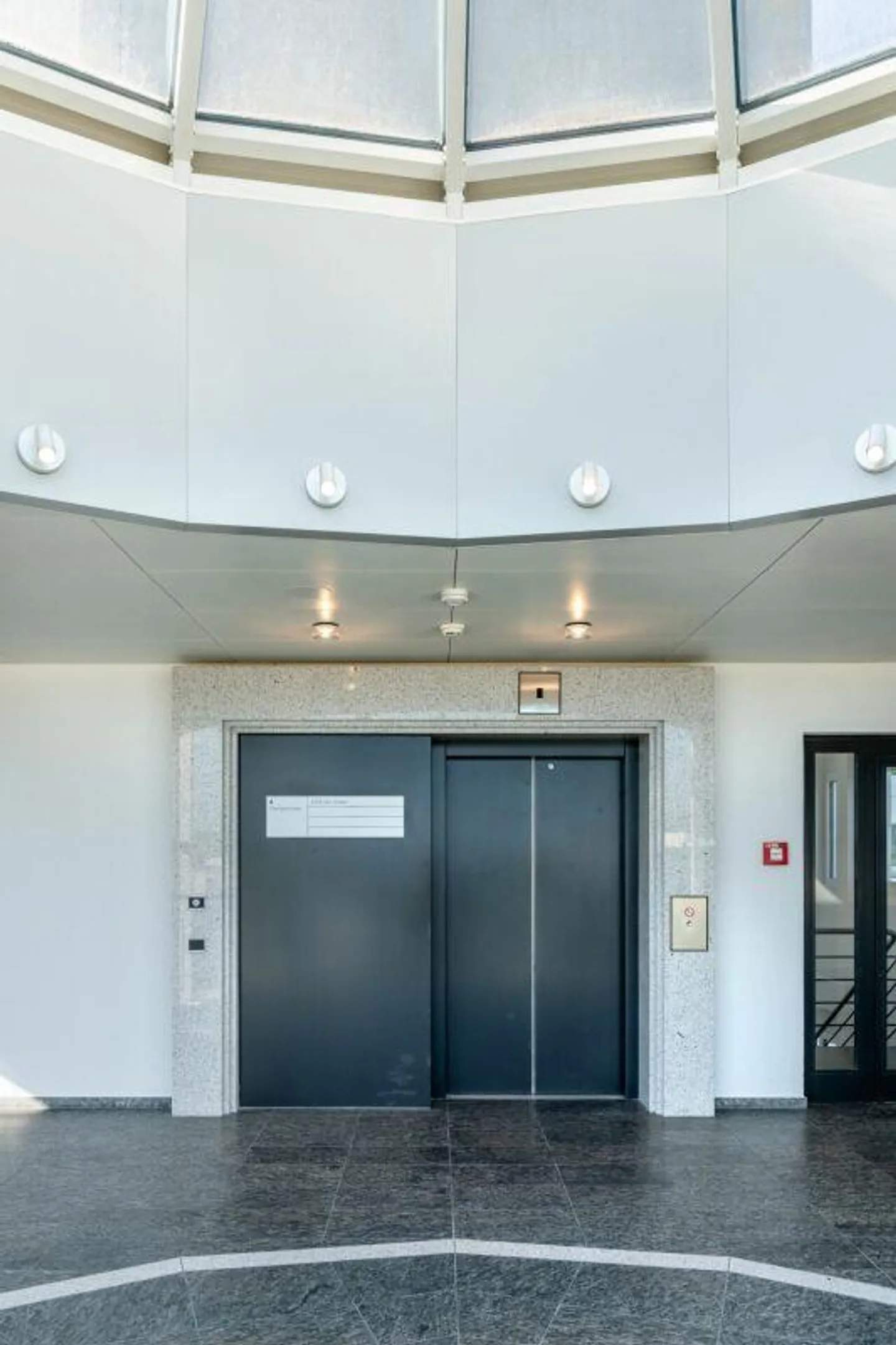 Vibrant Offices ? Energy Efficiency Meets Comfort - Photo 18 of 20