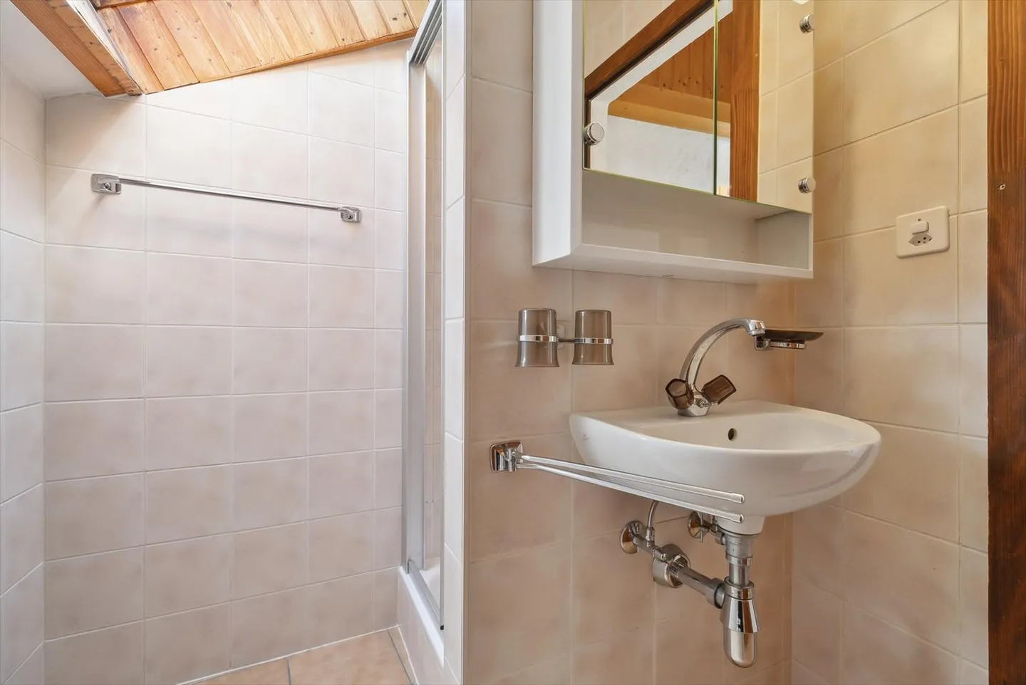 Casa a schiera con appartamento separato - Foto 8 di 11